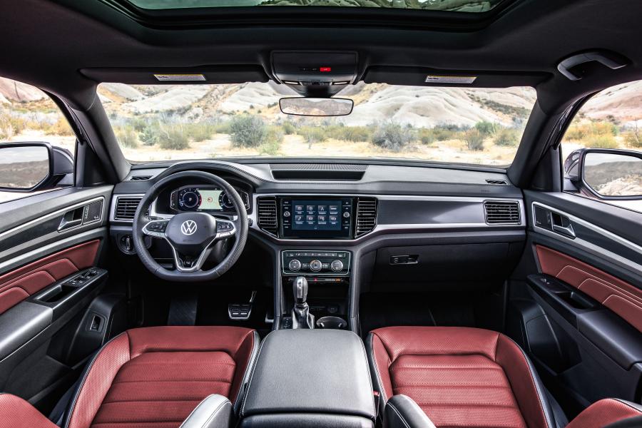 Торпедо Volkswagen Atlas Cross Sport SEL R-Line 2020 года  (фото 17 из 43)